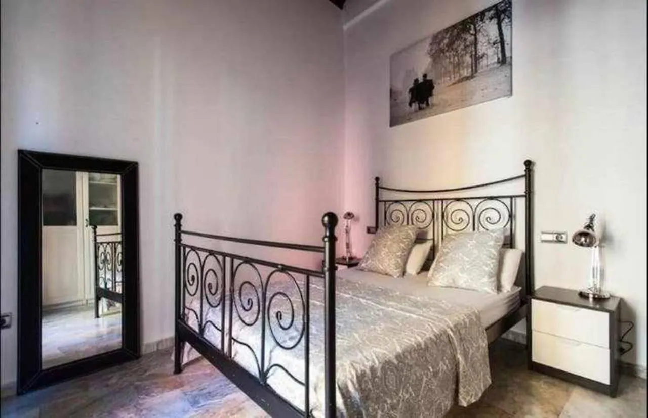 10 Min Walk To Giralda And Rooftop Seville Apartment